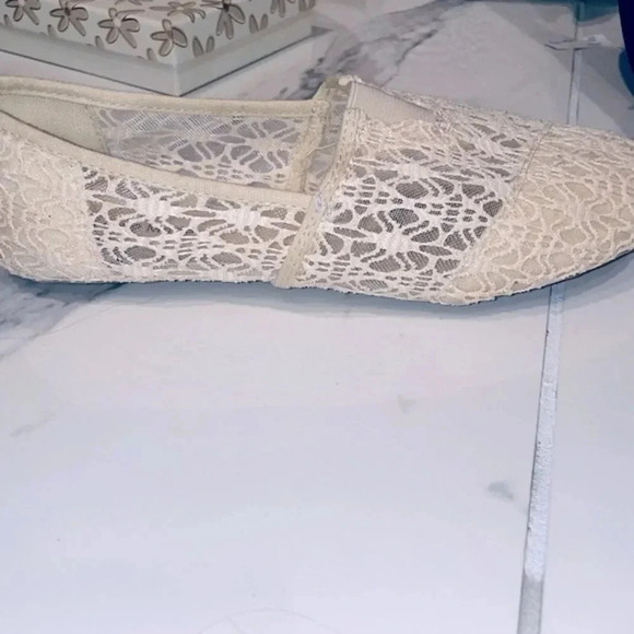 TOP MODA CREAM COLOR LACE SLIP ON SHOES. GREAT FOR WEDDINGS OR EVERYDAY WEAR S 8 - Picture 4 of 13